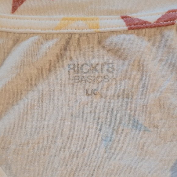 Large Ricki's Hi-Lo Star Patterned V-Neck Shirt - Picture 3 of 8